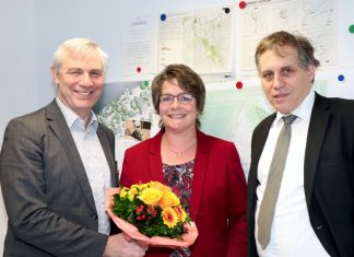 Bürgermeister Klaus Pesch und Baudezernent Jochen Kral begrüßen Petra Cremer. Foto: Stadt Ratingen